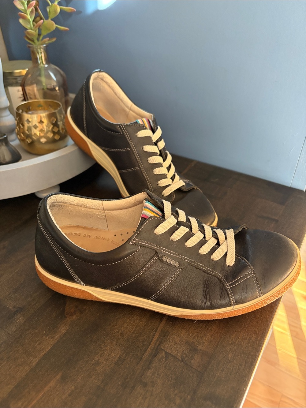 ECCO Women's Black Leather Low-Top Sneakers with Cream Laces
